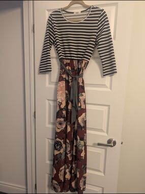 Striped Top Floral Maxi Dress - Gray/White & Burgundy Floral